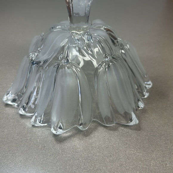 Mikasa 7” frosted tulip footed bowl - Picture 3 of 4